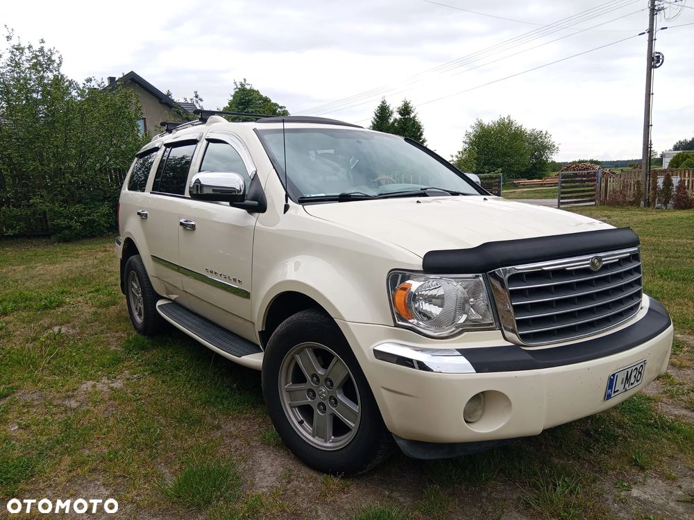 Chrysler Aspen - 12