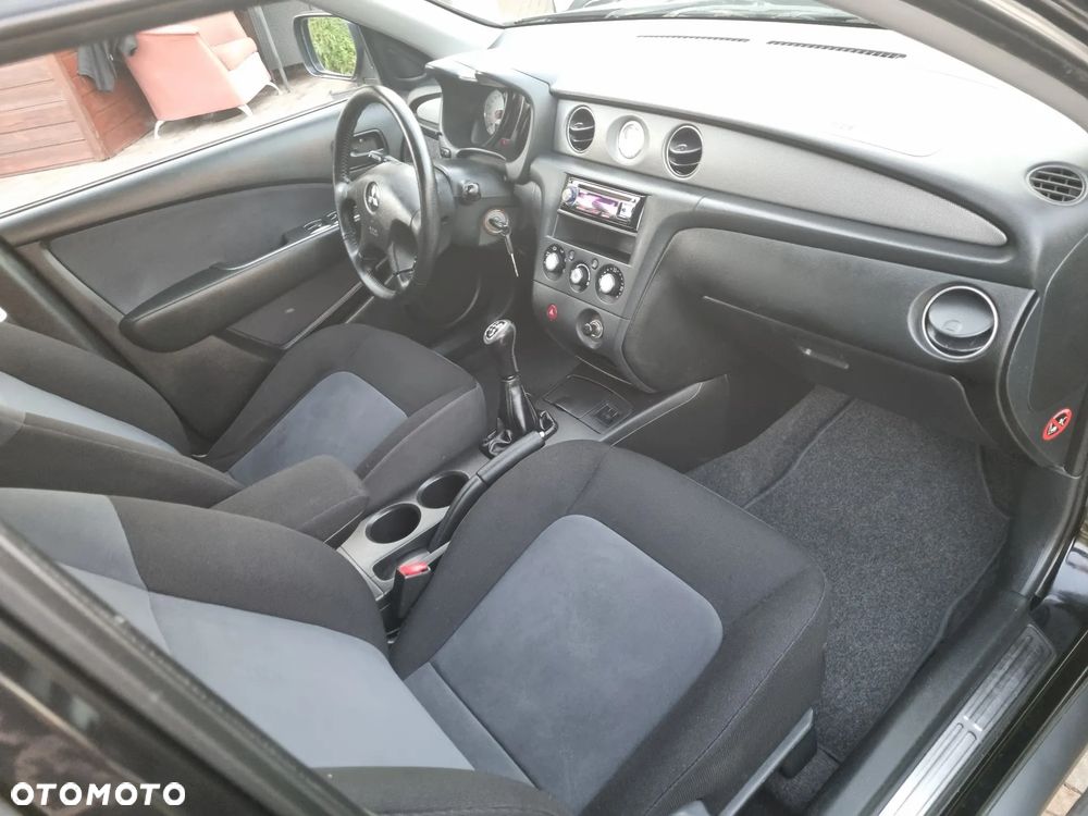 Mitsubishi Outlander 2.0 Intense DAKAR - 6