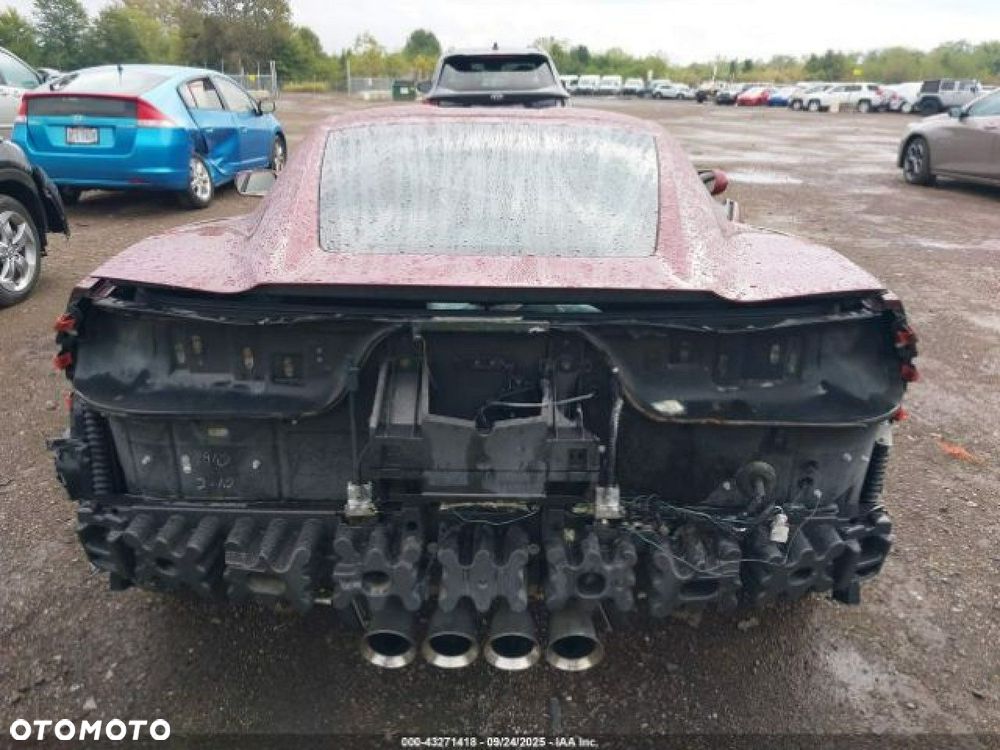 Chevrolet Corvette - 9