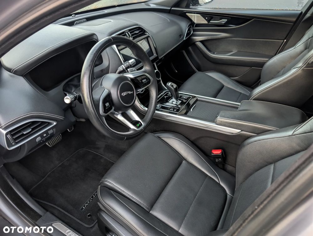 Jaguar XE 2.0 D200 mHEV R-Dynamic Black - 10