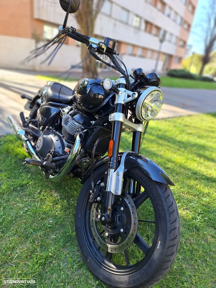 Royal Enfield Super Meteor 650 - 9