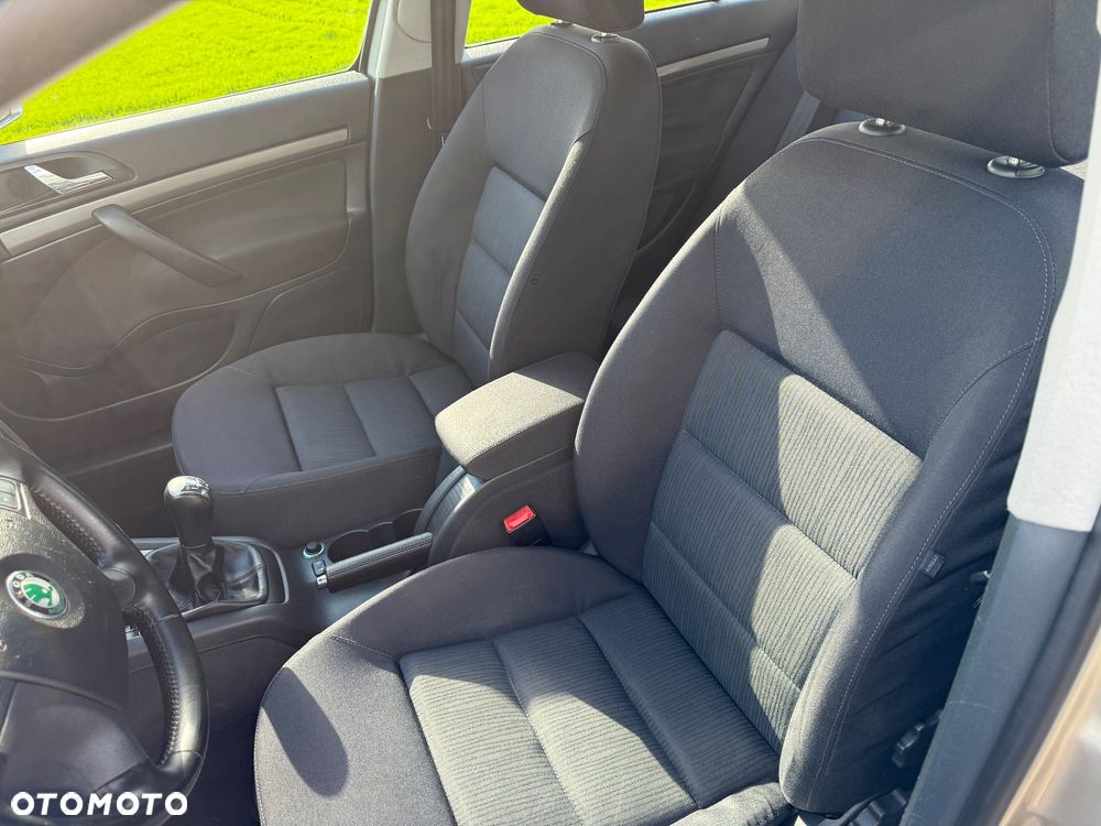 Skoda Octavia 1.6 FSI Ambiente - 10