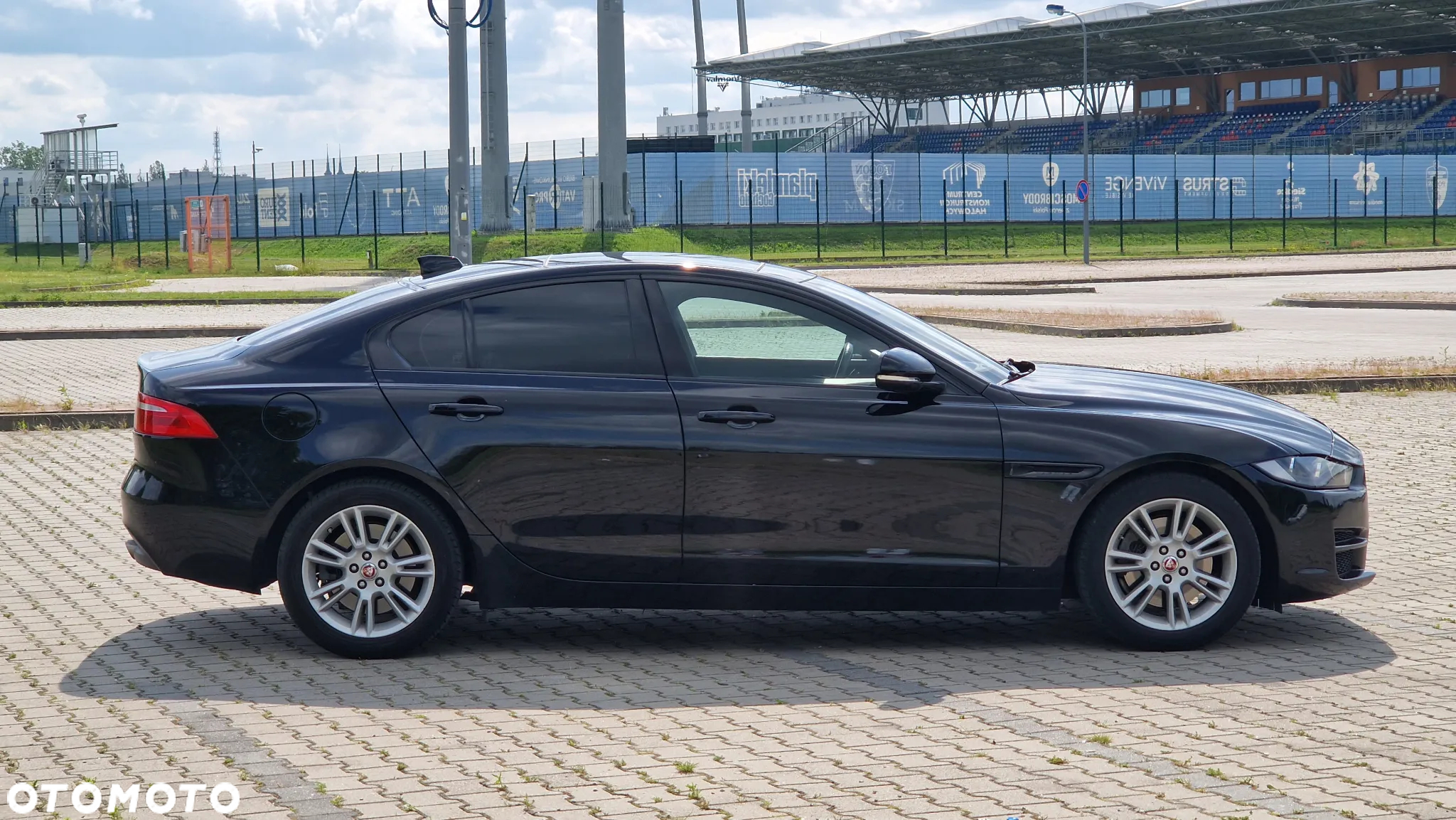 Jaguar XE 25t Prestige - 7