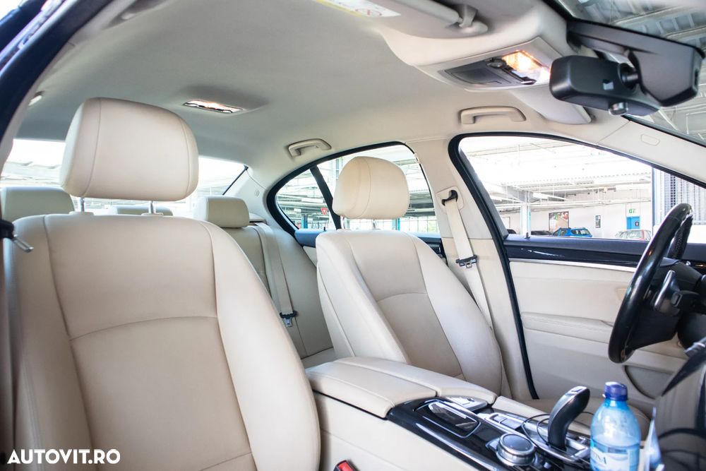 BMW Seria 5 520d xDrive AT - 22