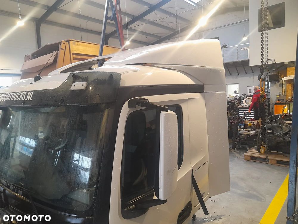 Spoiler spoilery kpl. Mercedes Actros MP4 Antos - 1