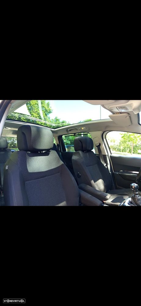 Peugeot 5008 1.6 HDi 7L Allure - 39