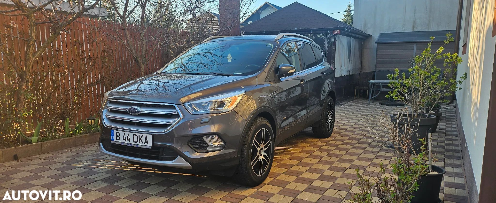 Ford Kuga 2.0 TDCi 4WD Powershift Titanium - 1