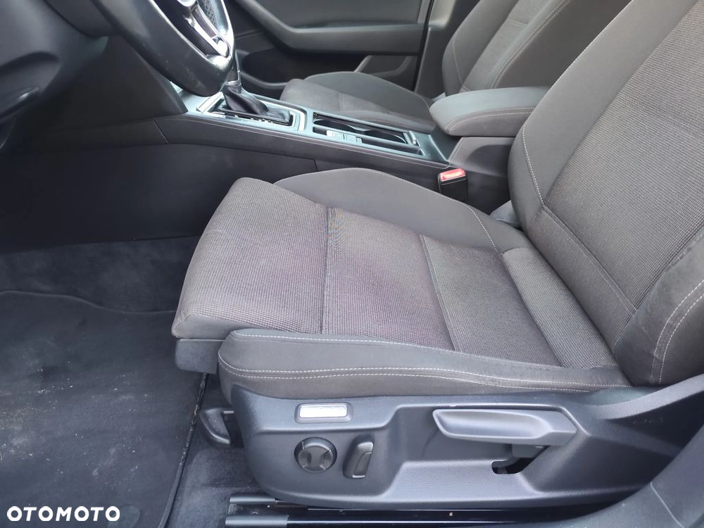 Volkswagen Passat Variant 2.0 TDI SCR DSG Comfortline - 20