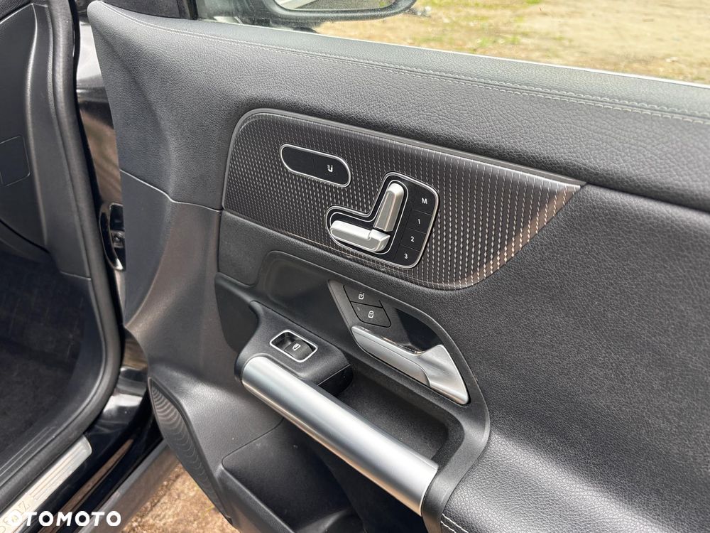 Mercedes-Benz GLA 250 4Matic 8G-DCT Special Edition - 12