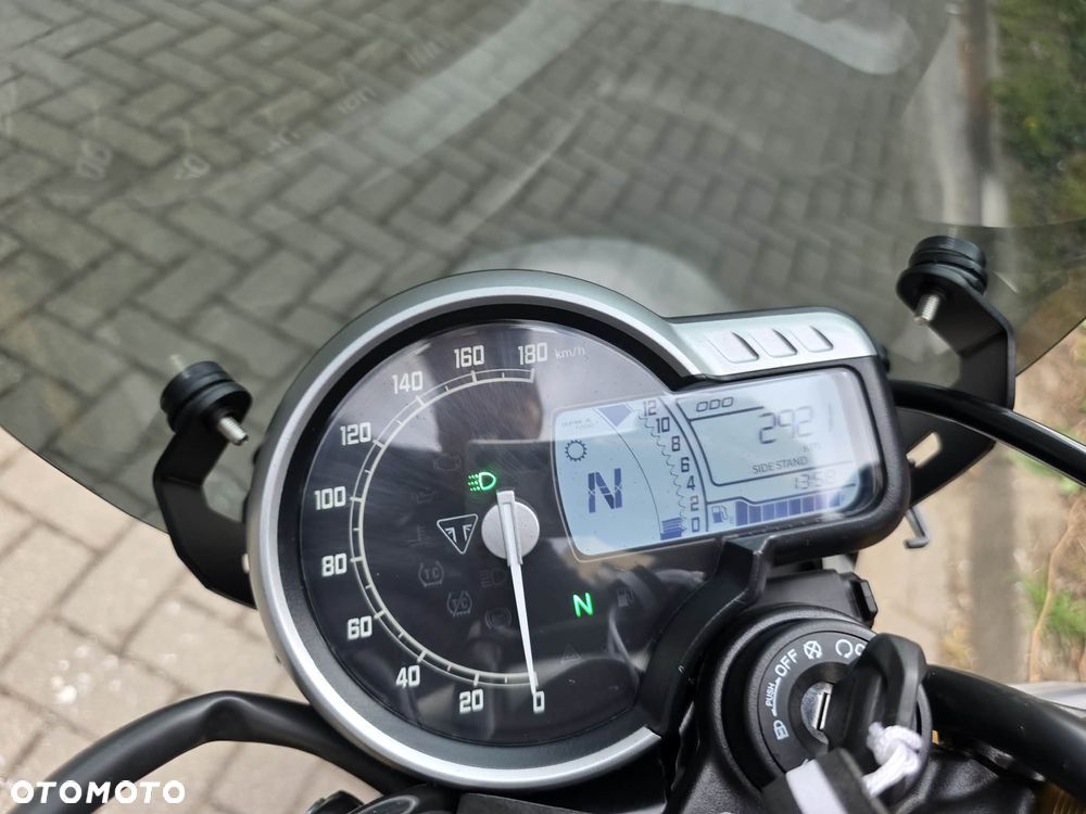Triumph Inny - 7