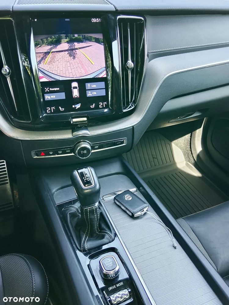 Volvo XC 60 T5 AWD R-Design - 26
