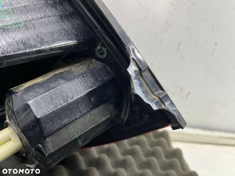 Lampa Mitsubishi L200 KA KB 05-15r. PRAWA tylna w błotnik oryginalna prawy tył EUROPA - 13