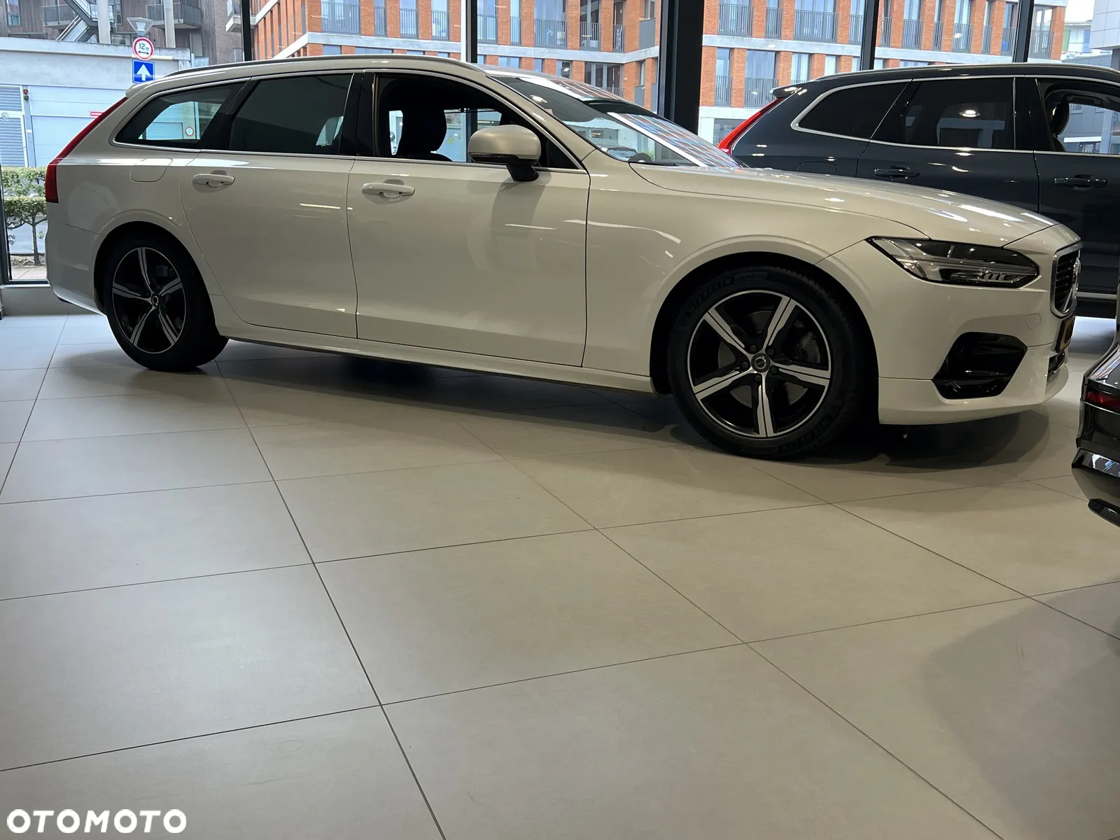 Volvo V90 D5 AWD R-Design - 6