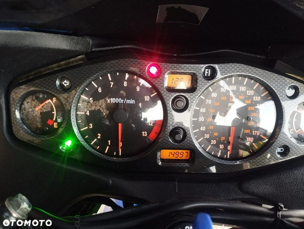 Suzuki GSX-R - 6