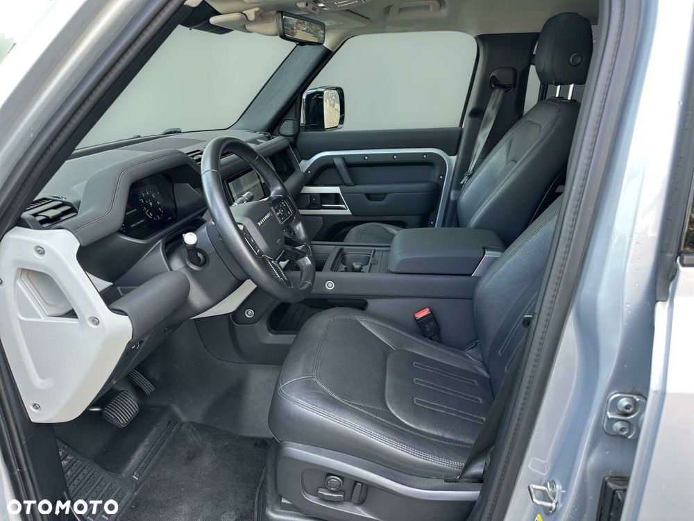 Land Rover Defender - 10