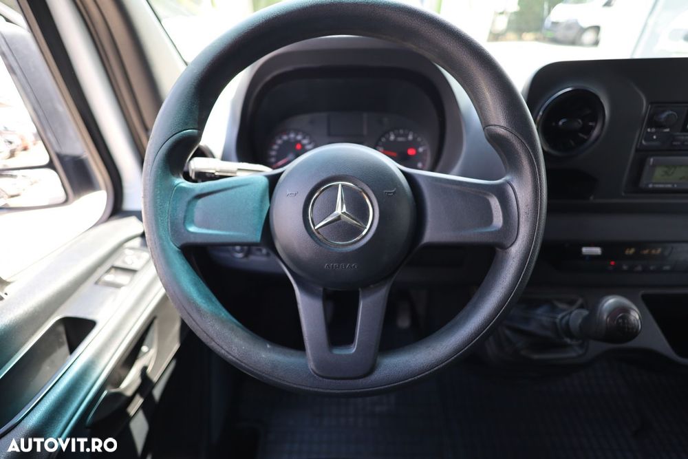 Mercedes-Benz Sprinter - 17