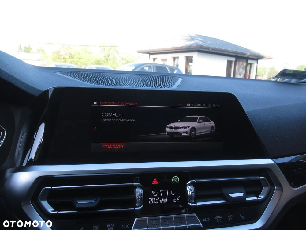 BMW Seria 3 318i Sport Line - 30
