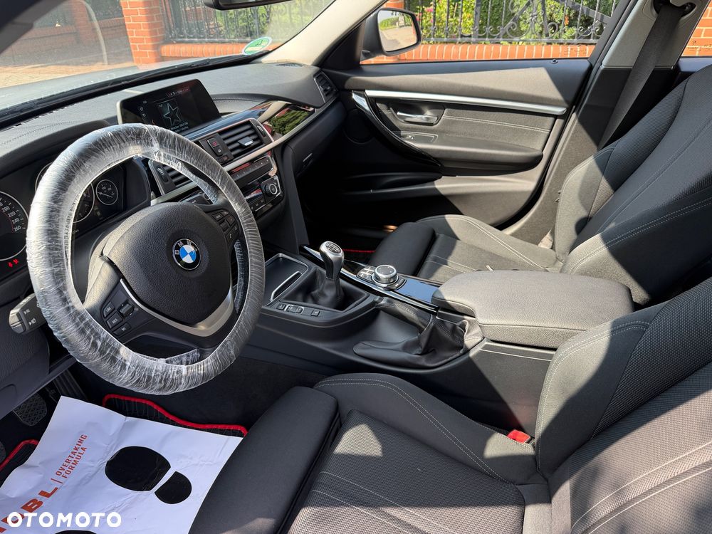 BMW Seria 3 318d Sport Line - 21