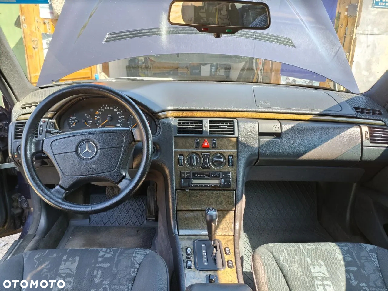 Mercedes-Benz Klasa E - 15