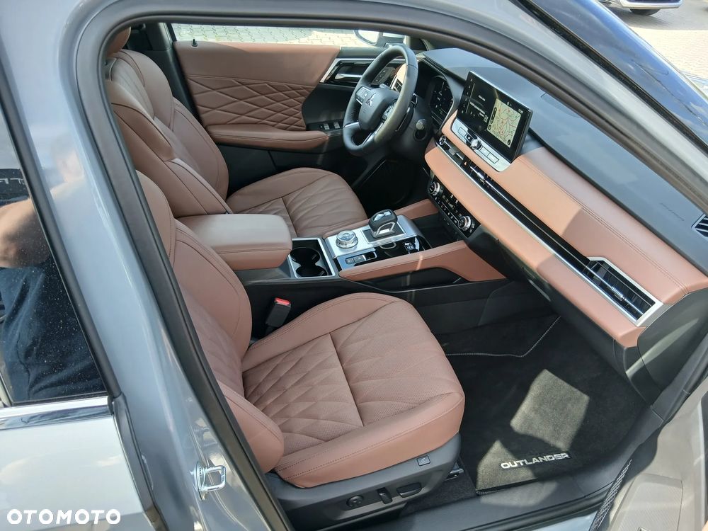 Mitsubishi Outlander Instyle Plus - 16