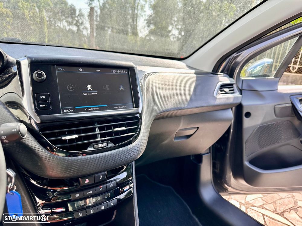 Peugeot 2008 1.2 PureTech Signature - 21