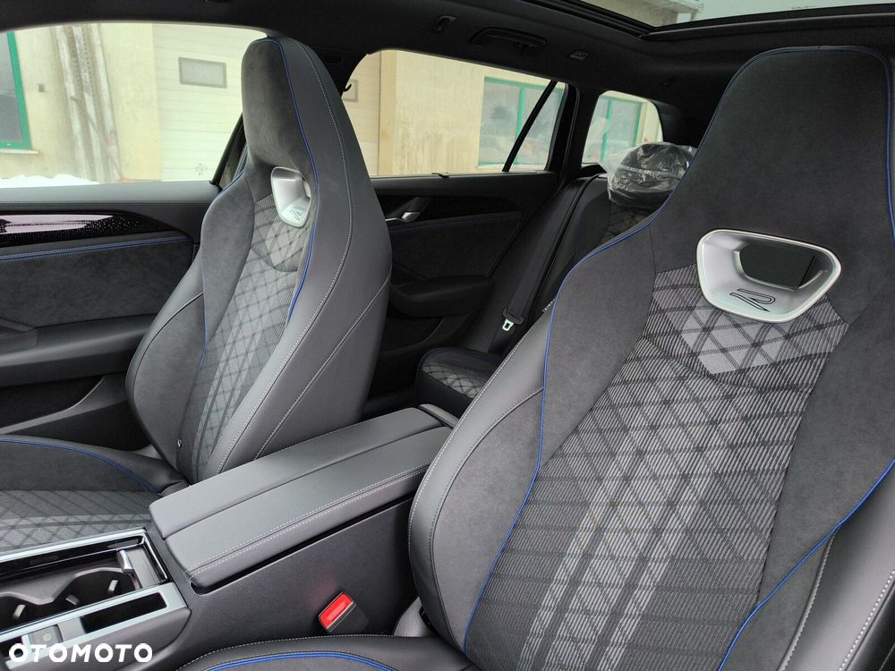 Volkswagen Passat Variant 2.0 TSI R-Line Plus DSG - 11