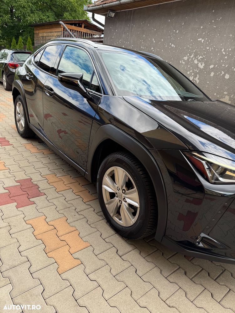 Lexus UX 250h Business Edition - 17