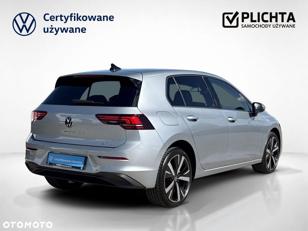Volkswagen Golf - 6