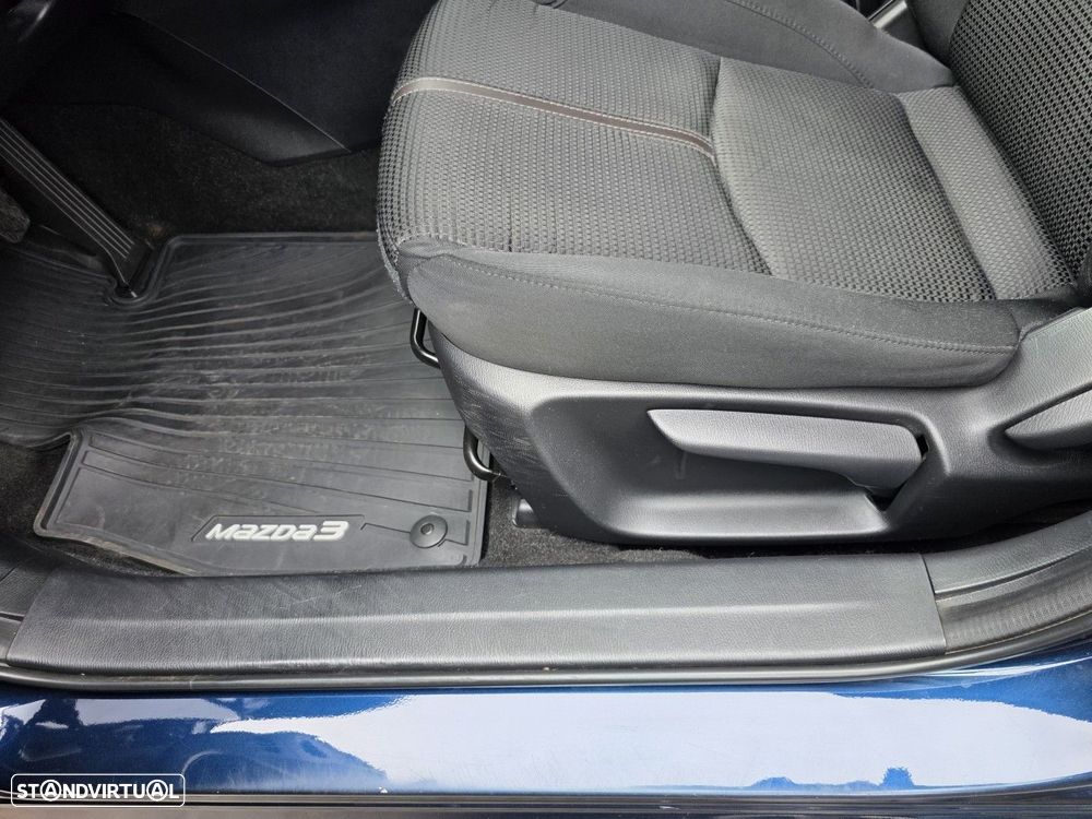 Mazda 3 Hatchback 1.5 Sky-D Excellence - 31