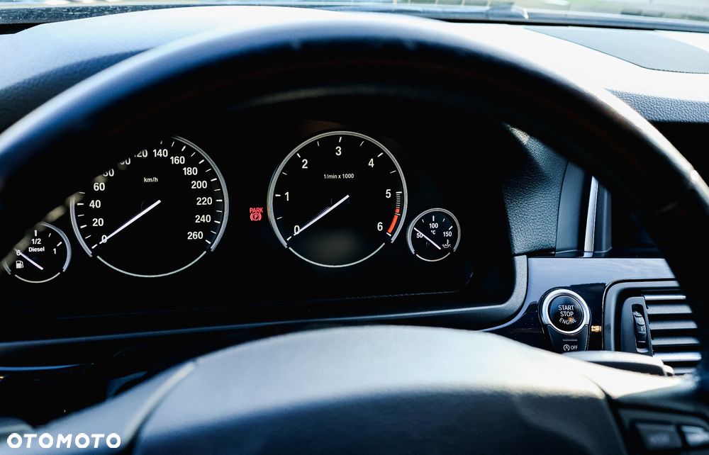 BMW Seria 5 530d xDrive - 31