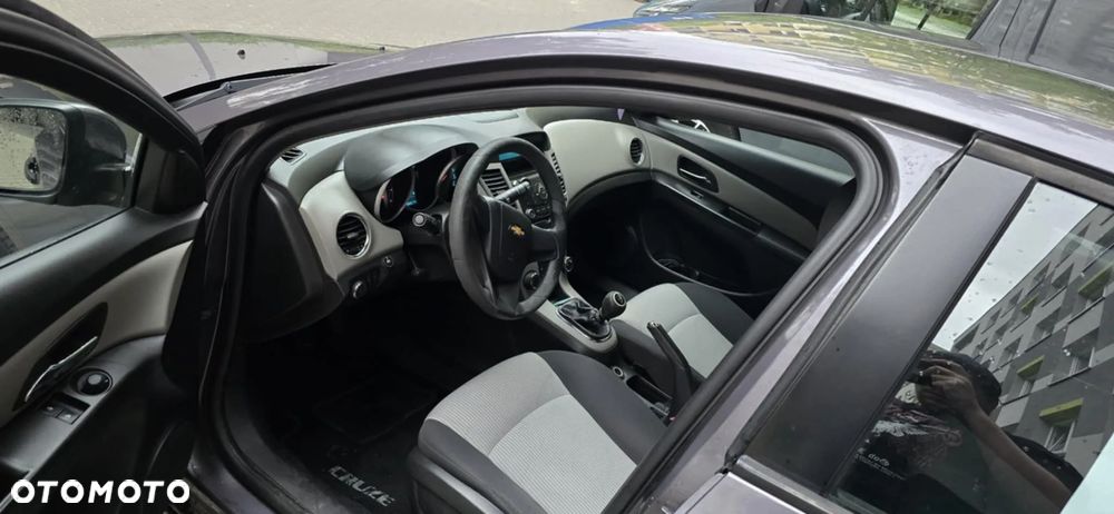 Chevrolet Cruze 1.6 LS+ - 9