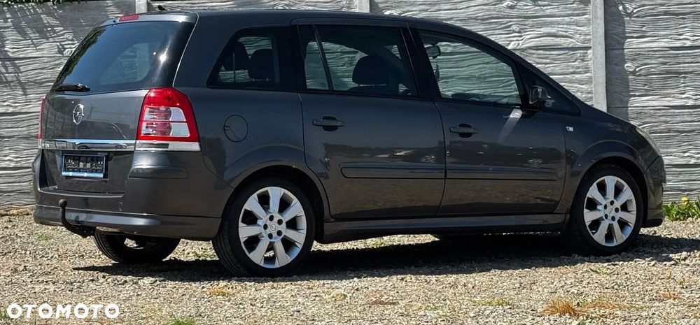 Opel Zafira 1.8 Essentia - 10