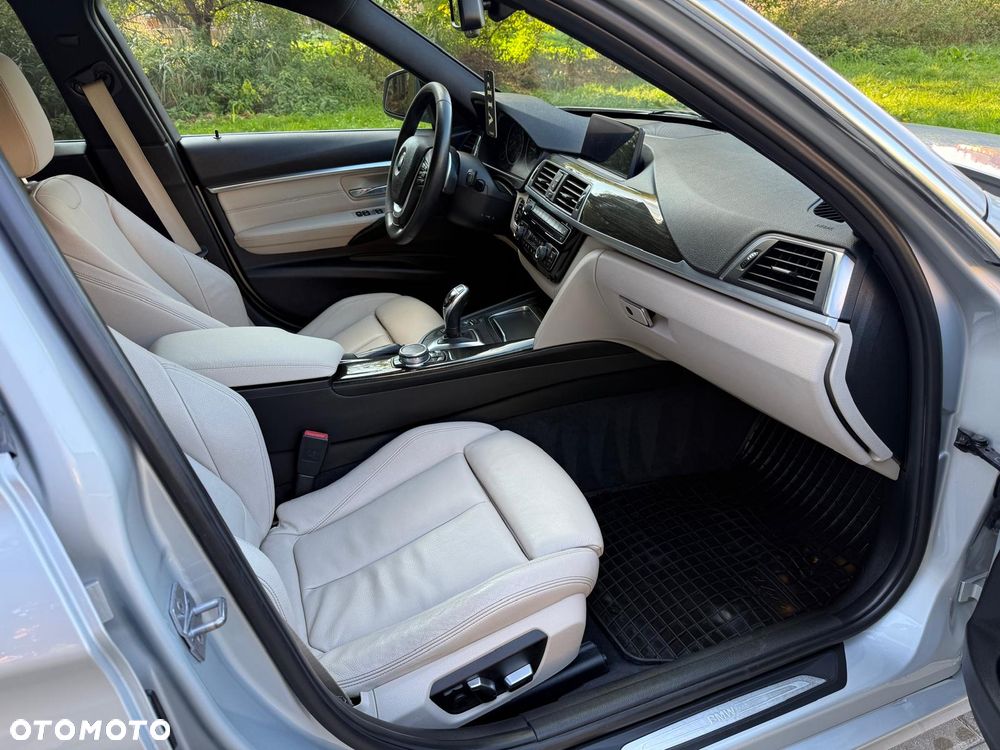 BMW Seria 3 330i - 17