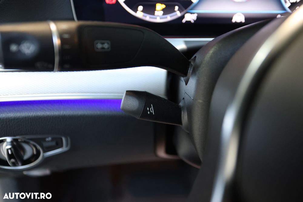 Mercedes-Benz E 300 de 4Matic 9G-TRONIC AMG Line - 39