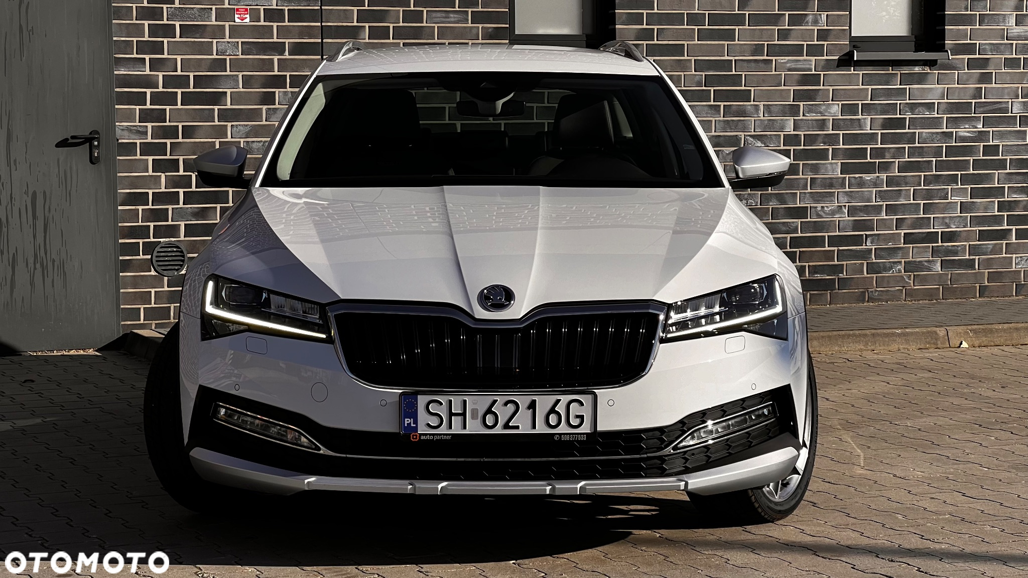 Skoda Superb Combi 2.0 TDI 4x4 DSG Scout - 2