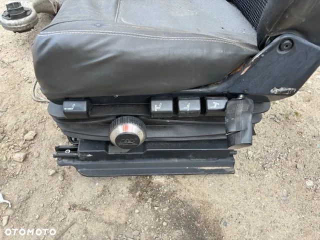 FOTEL PNEUMATYCZNY SIEDZENIE KIEROWCY MERCEDES VARIO 818 - 5