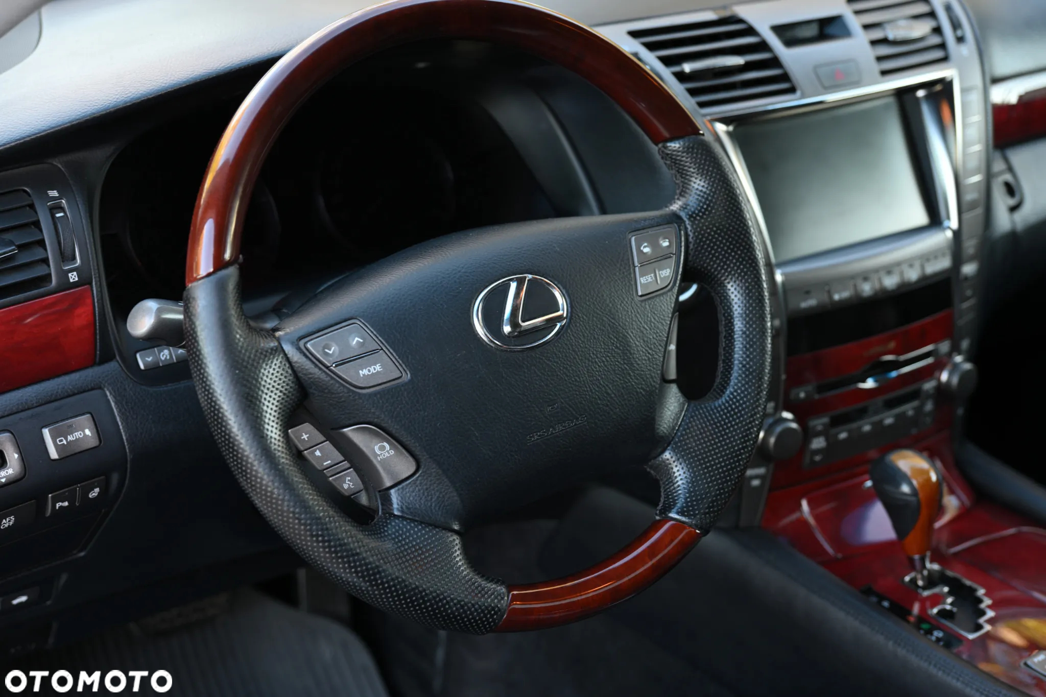 Lexus LS 460 Dynamic Line + Impression Line - 26