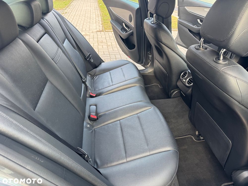 Mercedes-Benz Klasa E 220 d 4-Matic 9G-TRONIC - 30