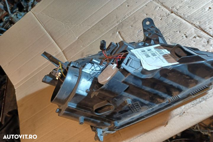 Far stanga Opel Vectra C  [din 2002 pana  2005] seria Sedan 4-usi 1.8 MT (122 hp) - 2