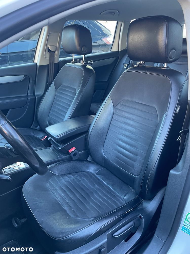 Volkswagen Passat 2.0 TDI Highline DSG - 13