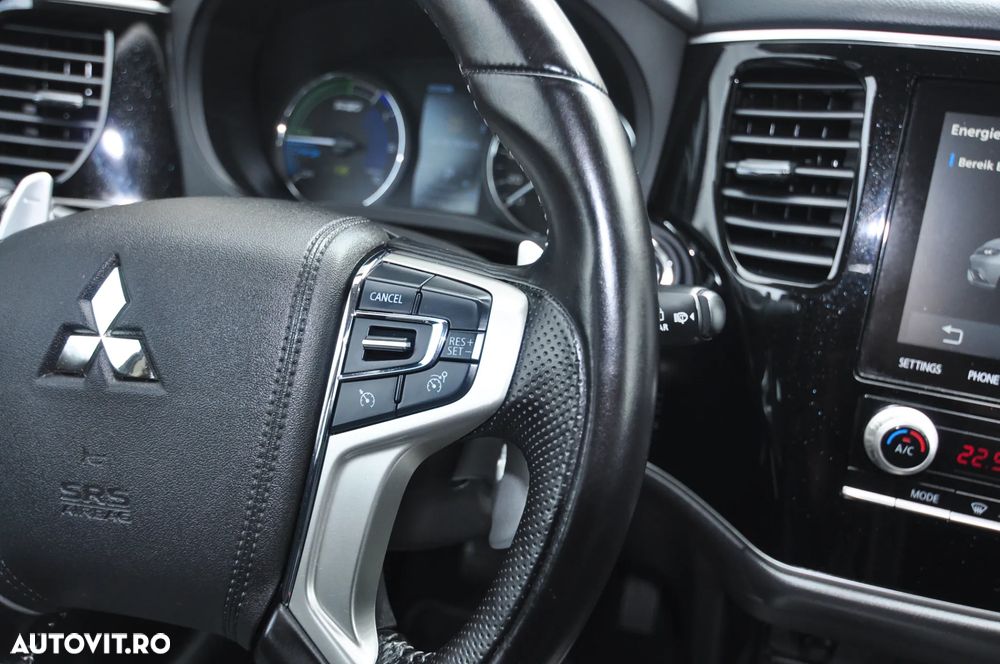 Mitsubishi Outlander PHEV 2.4 L 4X4 Instyle - 19