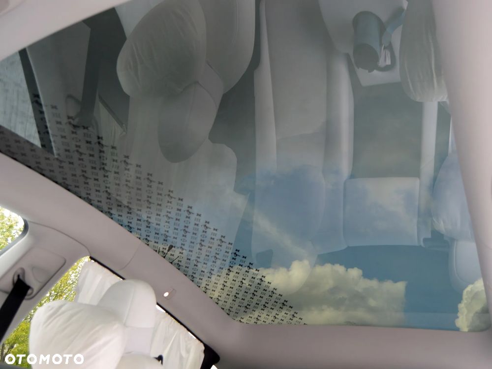 Tesla Model Y Long Range Dual Motor AWD - 12