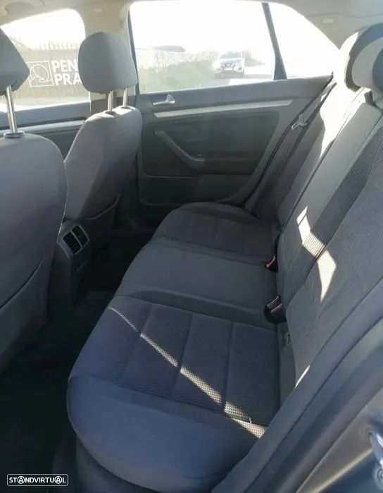 VW Jetta 1.9 TDi Confortline - 4