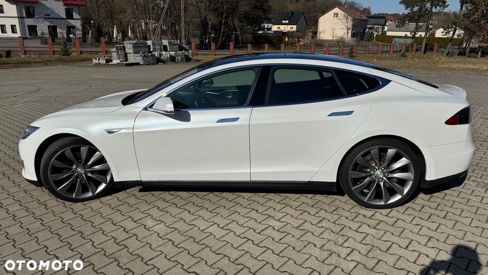 Tesla Model S Performance - 11