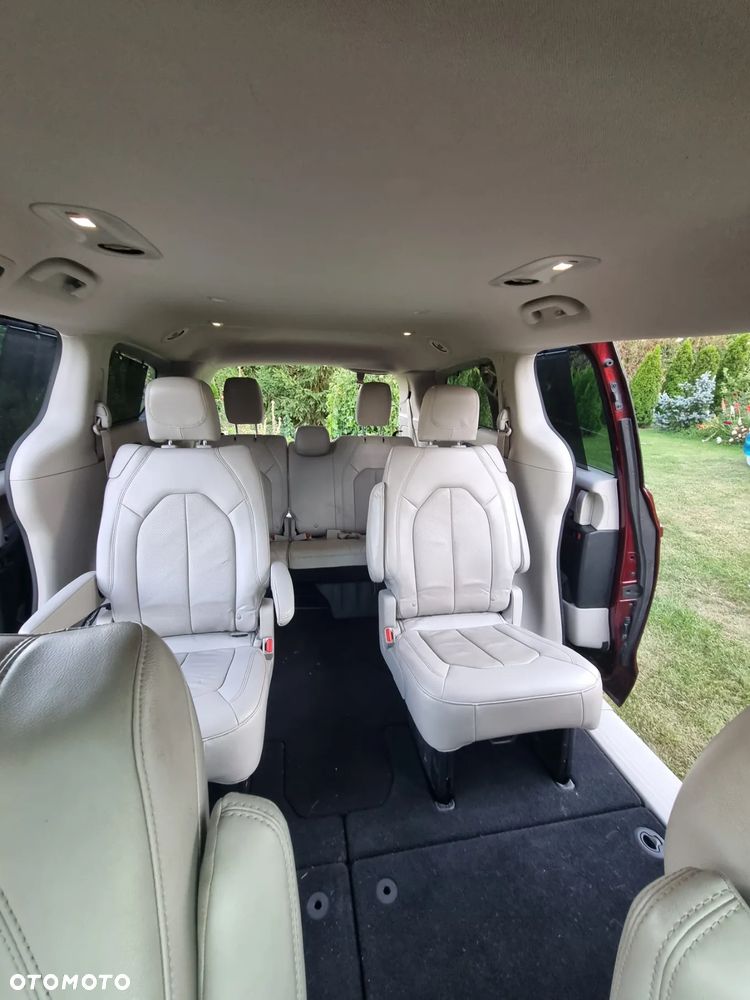 Chrysler Pacifica - 15