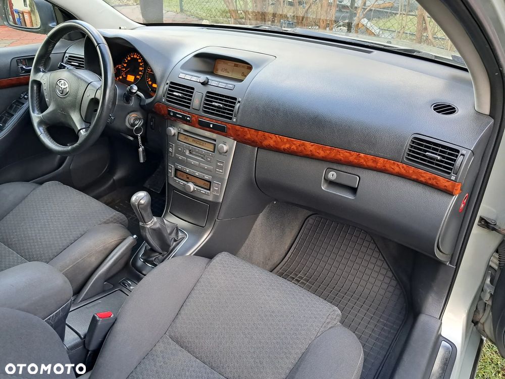 Toyota Avensis 2.0 D-4D - 14