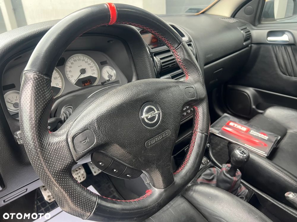 Opel Astra II 2.2 Sport - 11
