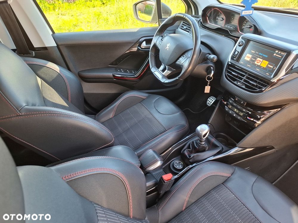 Peugeot 2008 1.2 Pure Tech GPF Style S&S - 2