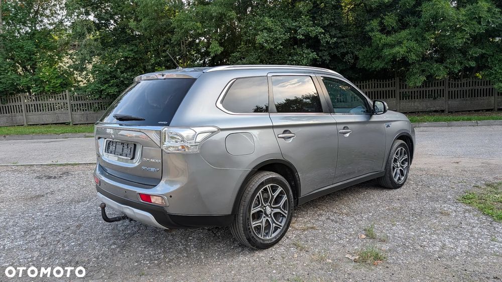Mitsubishi Outlander 2.0 4WD Top - 4