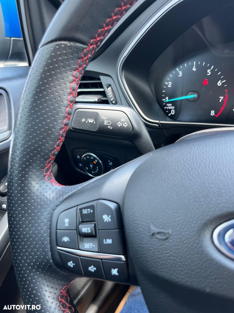 Ford Focus 1.0 EcoBoost MHEV ST-Line X - 6